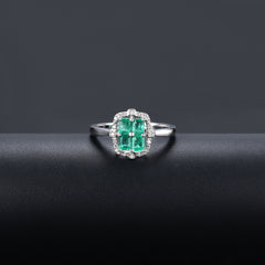 Four Emerald Stones form Emerald Shape Ring