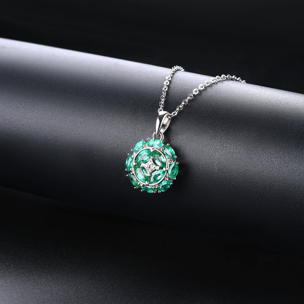 Elegant Emerald Necklace in Silver
