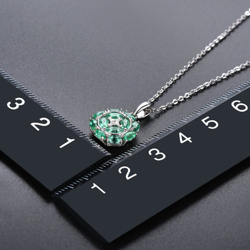 Elegant Emerald Necklace in Silver