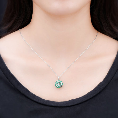 Elegant Emerald Necklace in Silver
